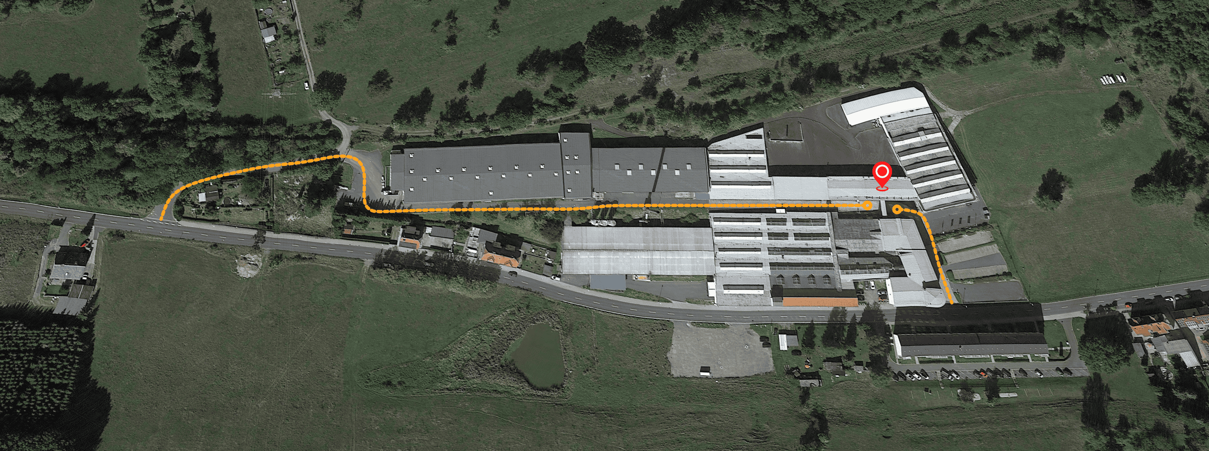 Und Lagerhalle in ruhiger Lage bei F. Kaufmann Immobilien. Ideal für Unternehmen, Gewerbe oder Lager.